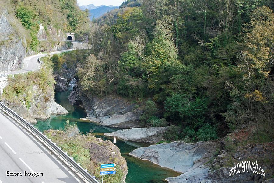 67 - la stretta gola verso Camerata Cornello.jpg